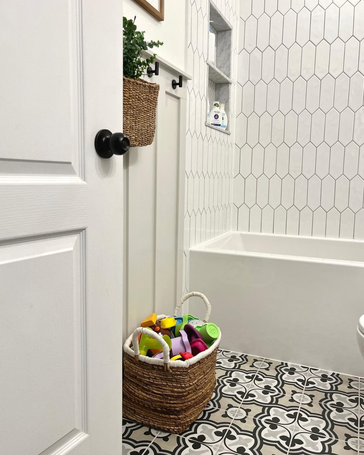 Chic Straw Basket Storage