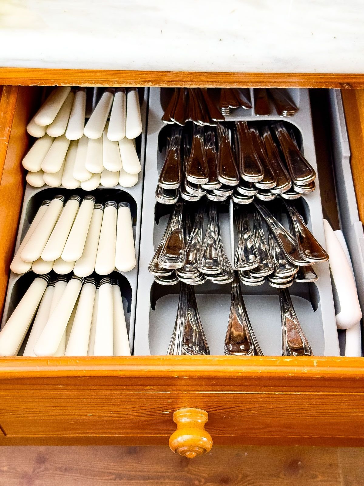 Compact Cutlery Holder Solutions