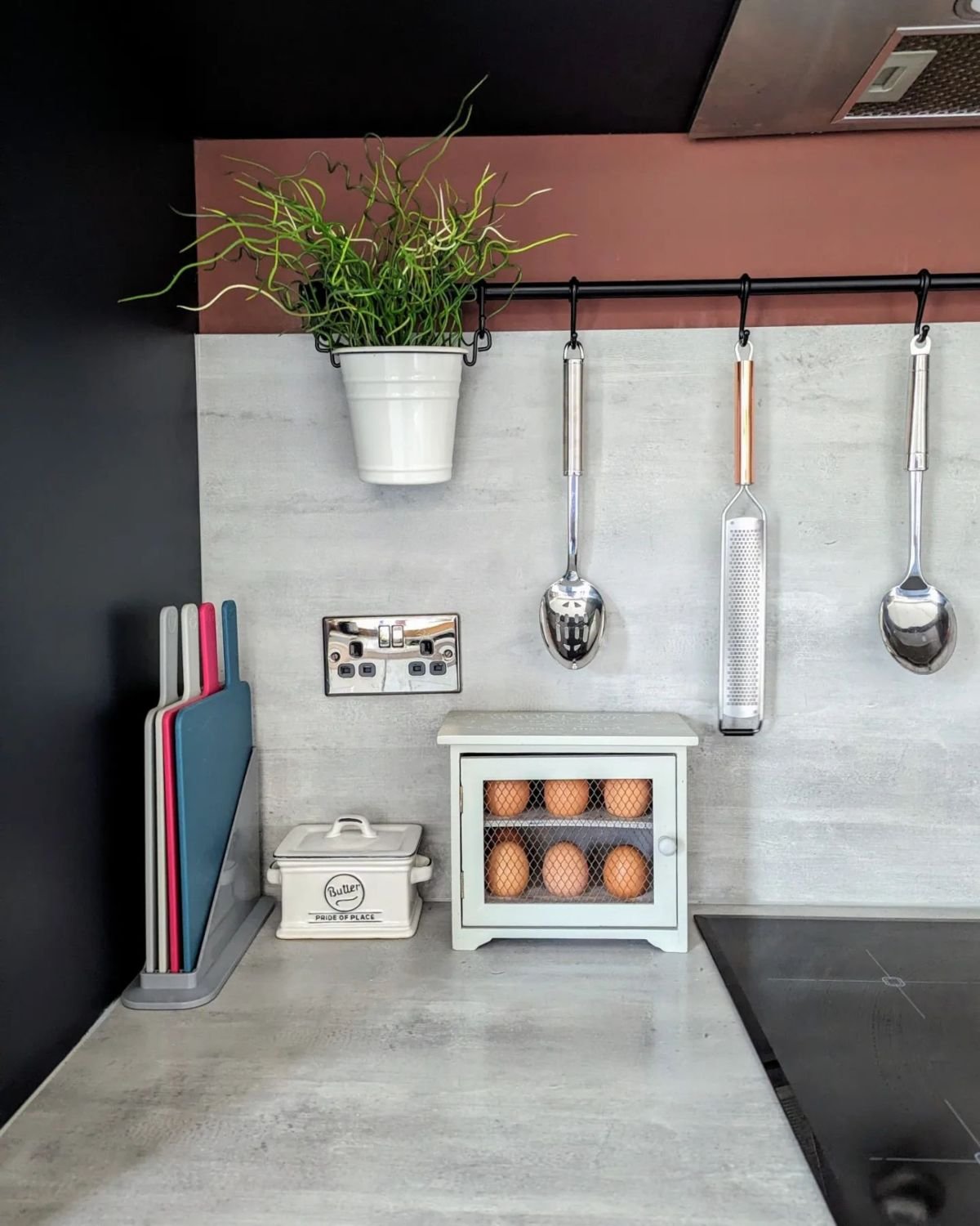 Efficient Chopping Board Storage