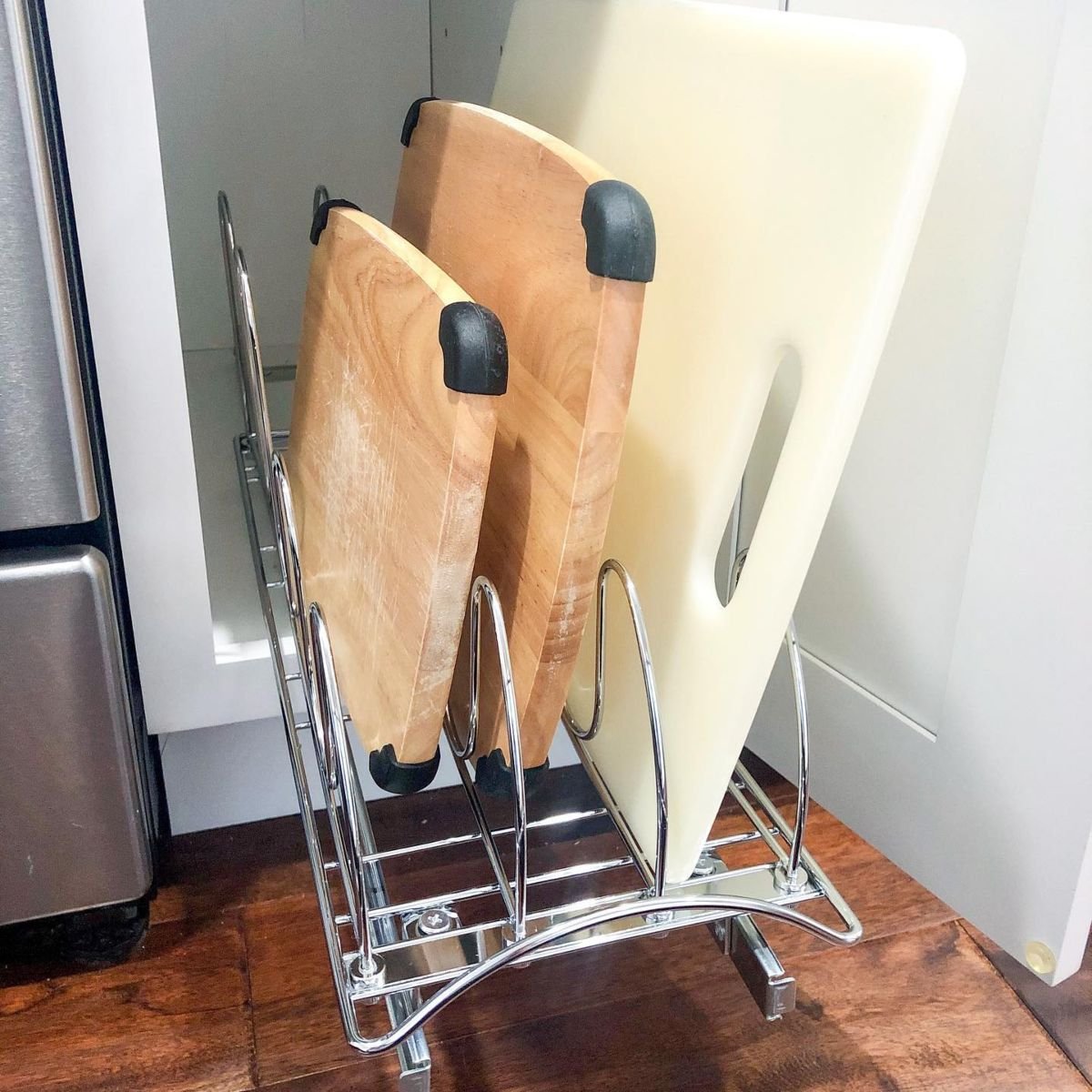 Effortless Pull-Out Cutting Board Storage