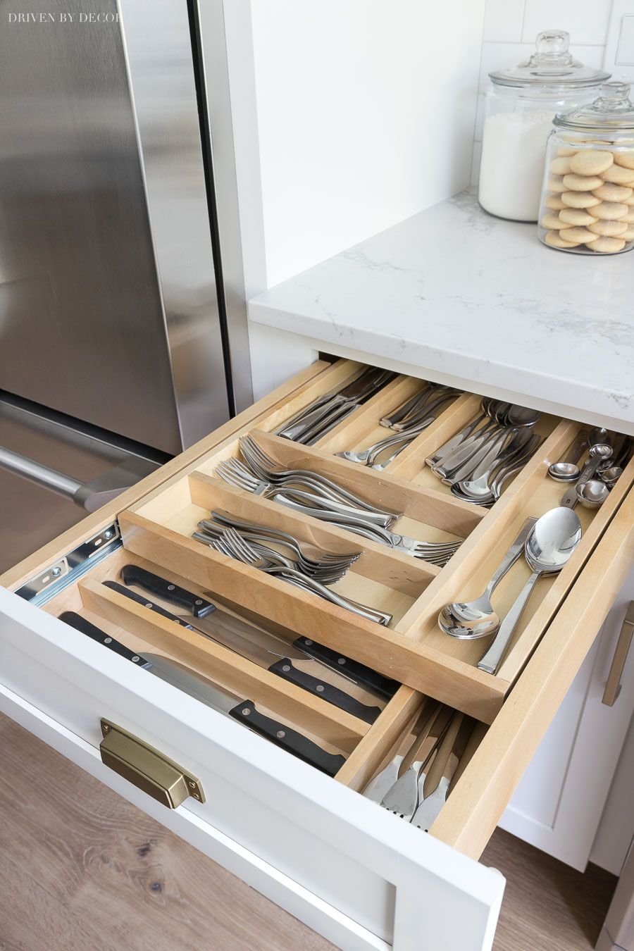 Maximize Space with Two-Tiered Cutlery Drawer