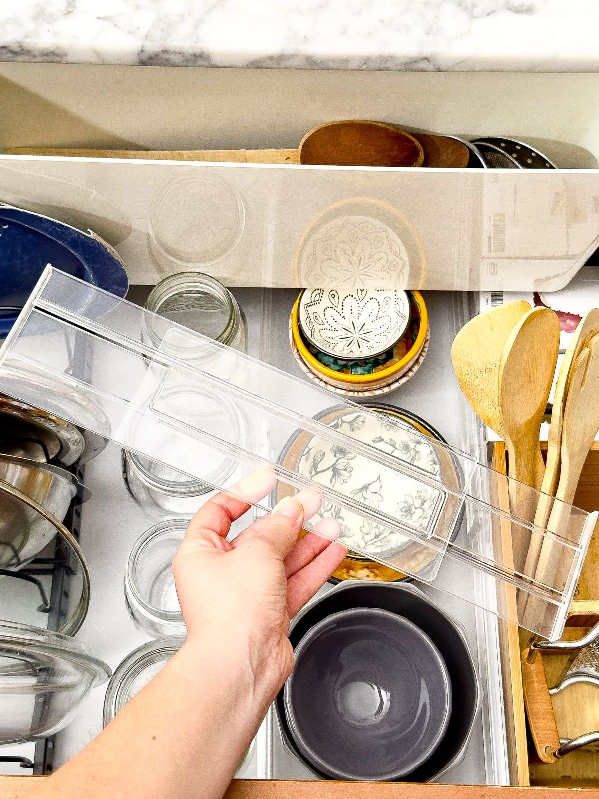 Organize Drawers with Expandable Dividers