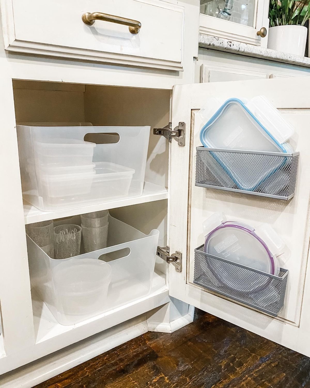 Space-Saving Lid Organizer Solution