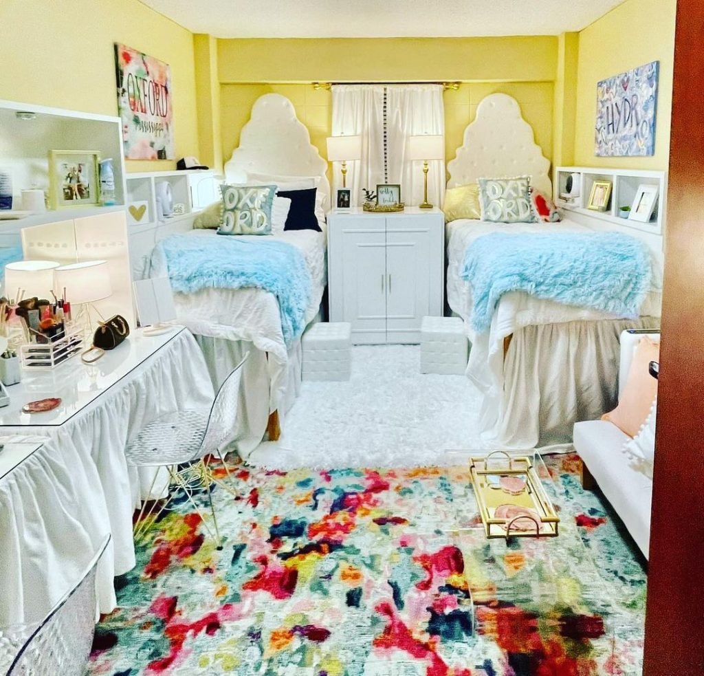 Balanced Twin Room Design
