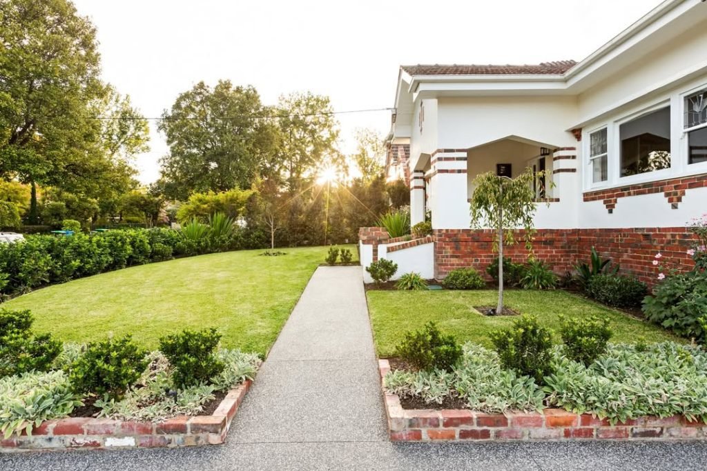 Charming Cottage Garden Retreat