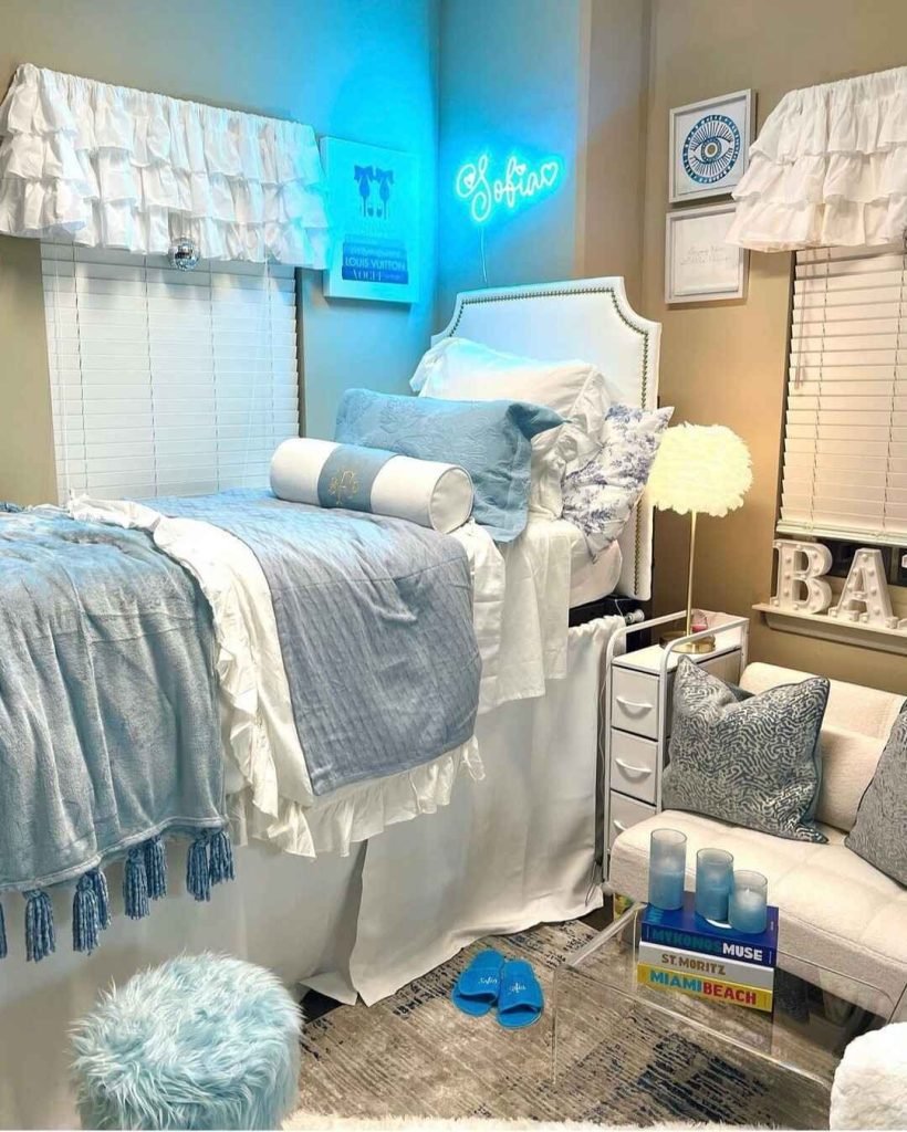 Coastal-Inspired Room Serenity