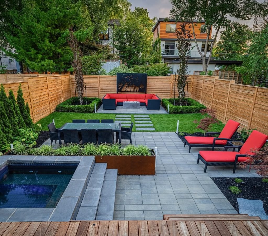 Contemporary Outdoor Oasis