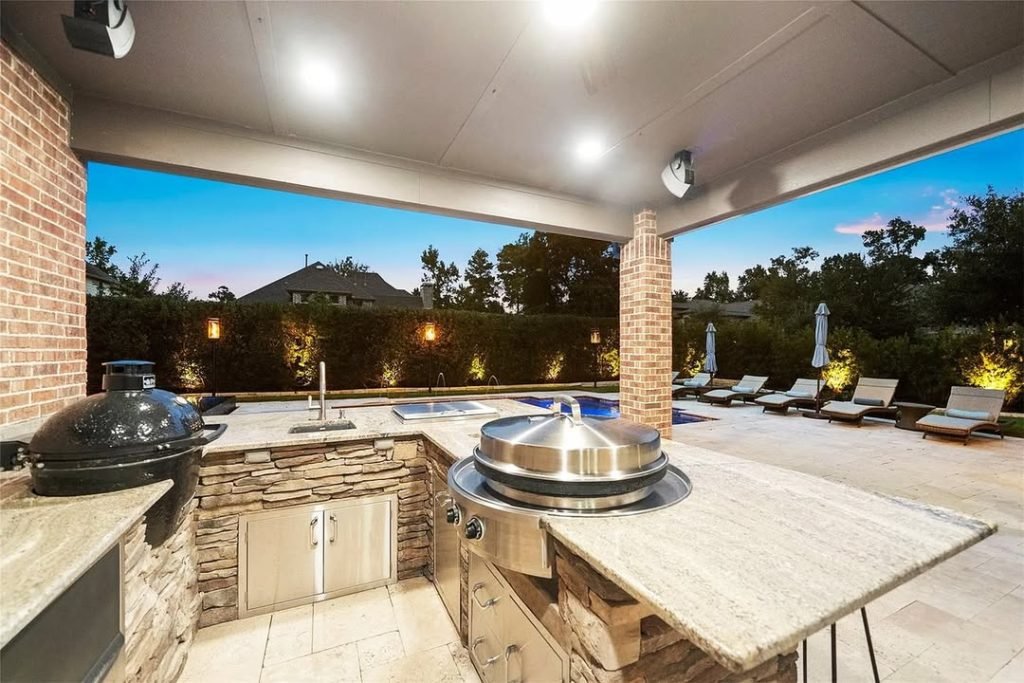 Elegant Poolside Culinary Space