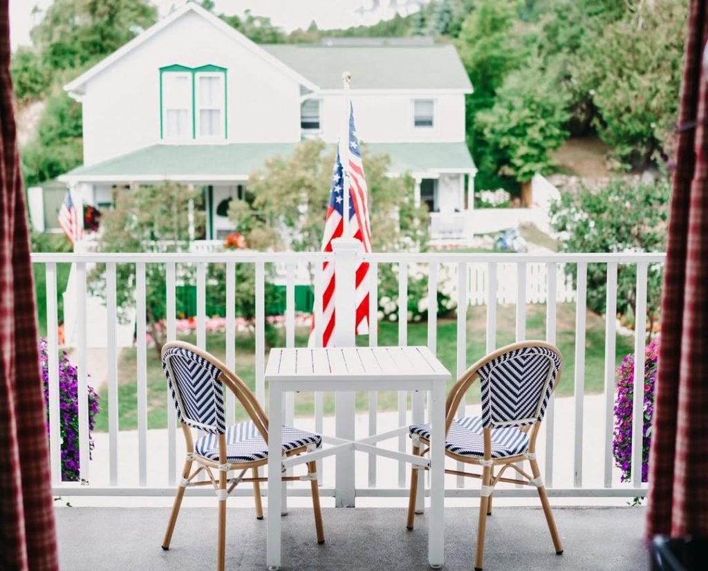 Patriotic Deck Decor Ideas