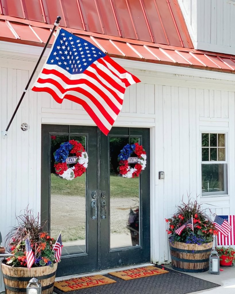 Patriotic Entrance Decor Ideas