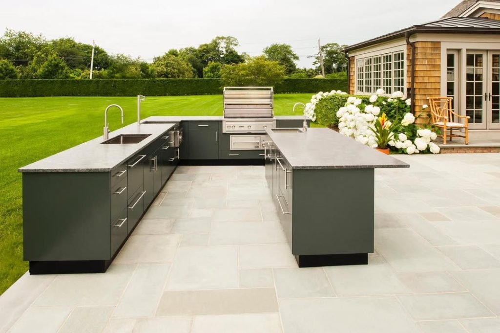 Sophisticated Garden Cooking Space
