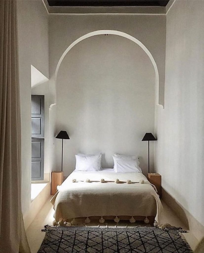 Arch-Inspired Retreat Design