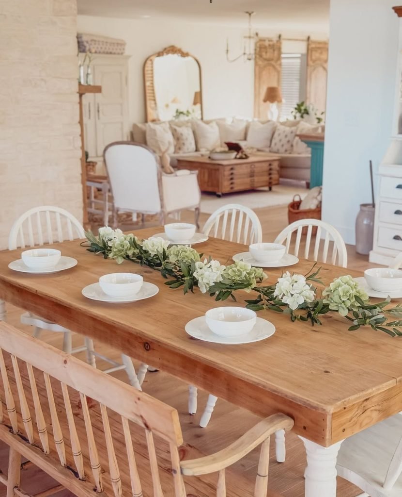 Charming Farmhouse Dining Decor