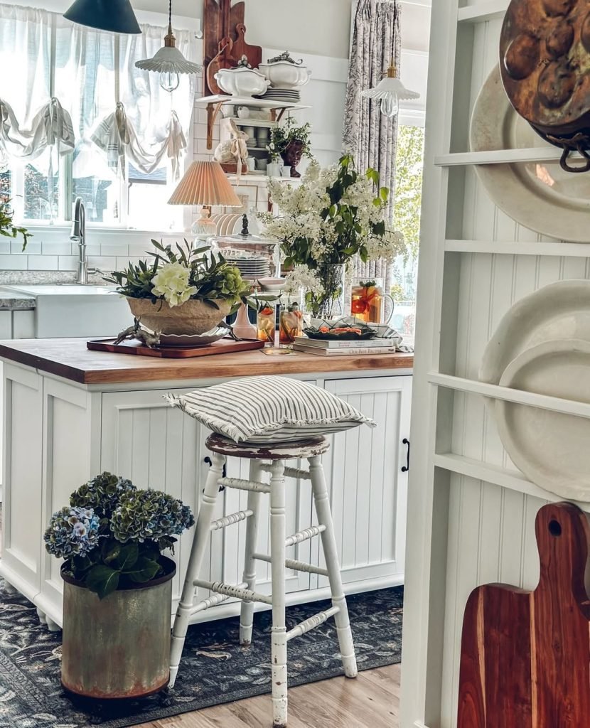 Cottage-Style Kitchen Island