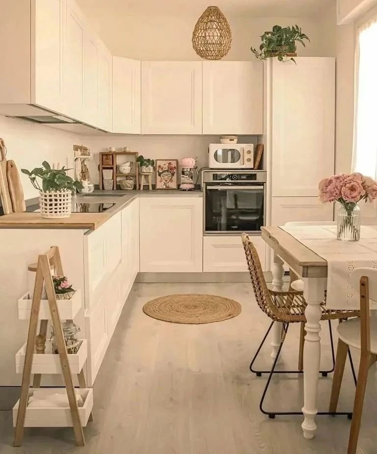 Elegant Feminine Accents
