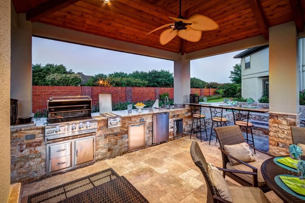 Stylish Outdoor Dining Area