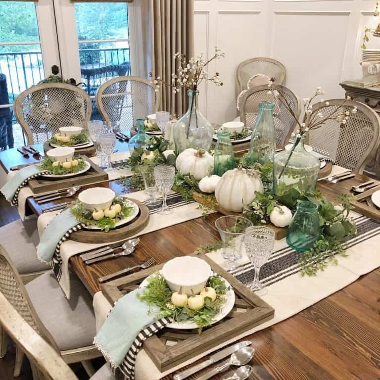 Autumn Green and White Theme