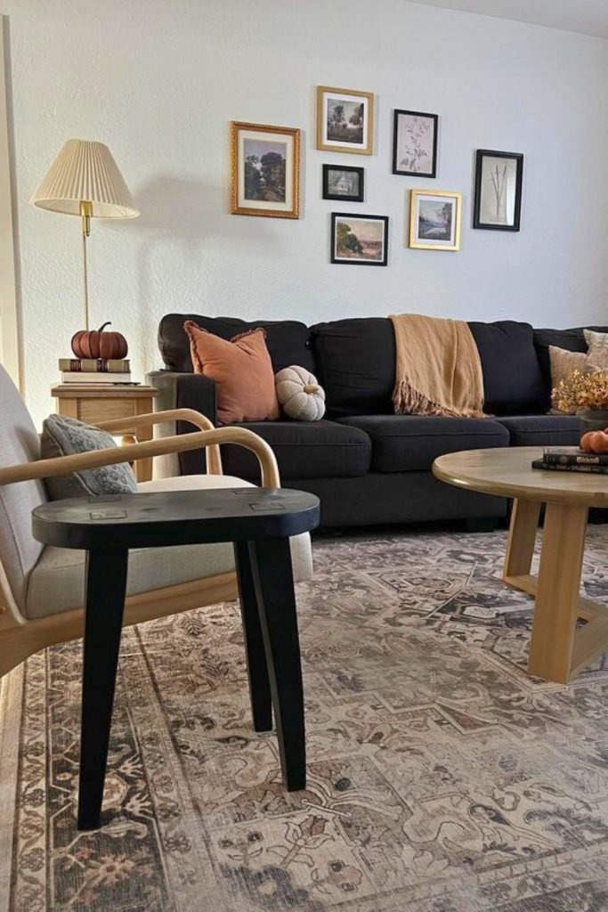 Autumn-Inspired Sofa Decor
