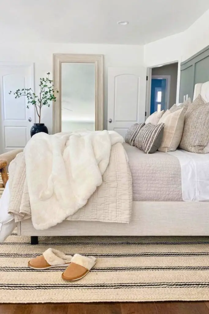 Calming Minimalist Bedroom Decor