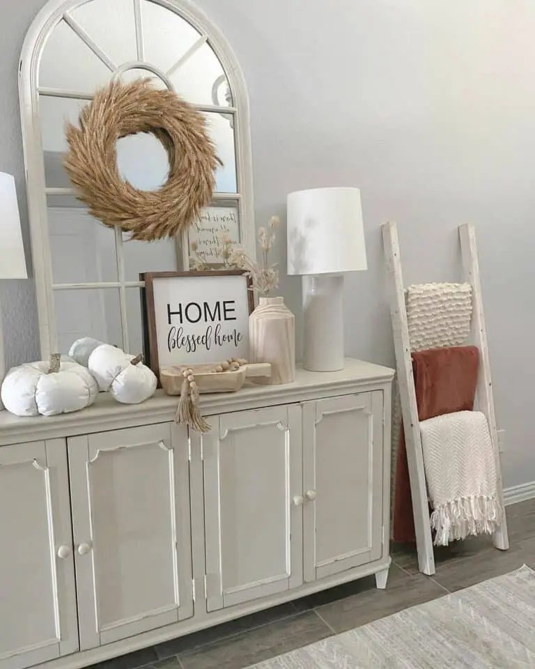 Cozy White Farmhouse Entryway