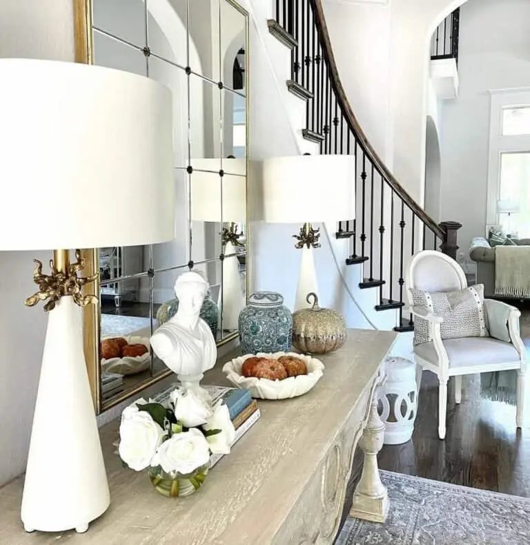 Curved Stairs for Entryway