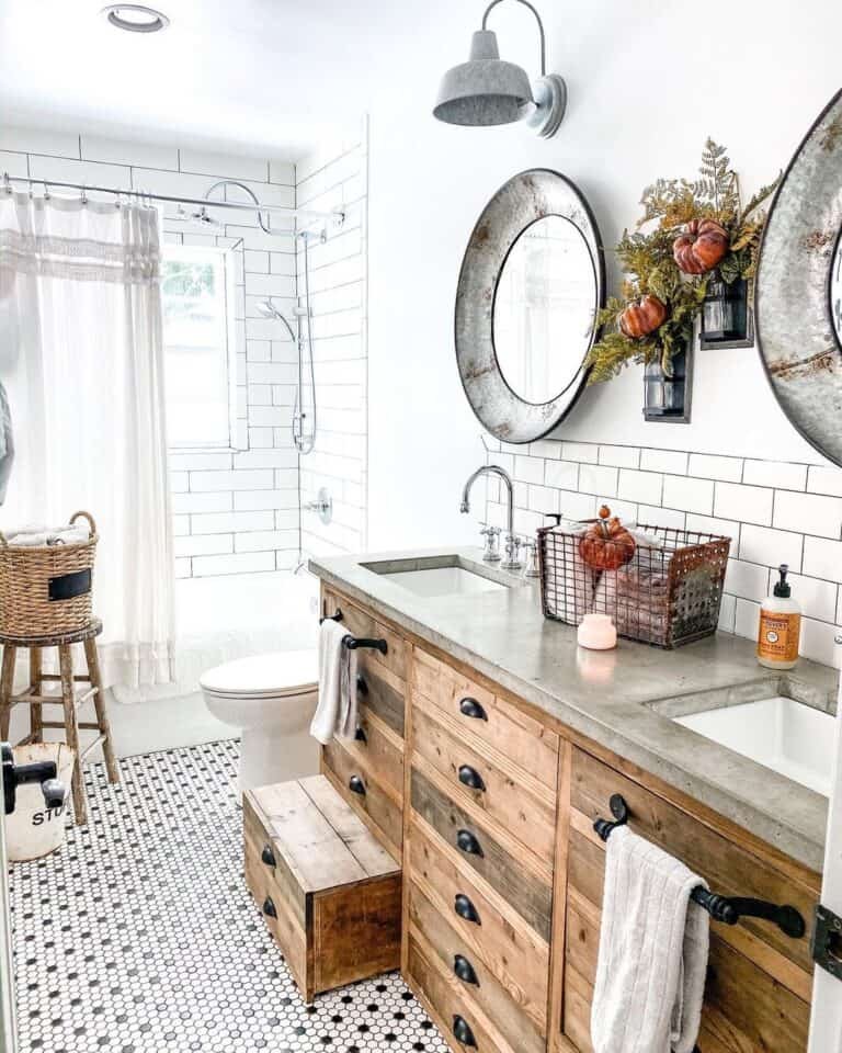 Fall-Inspired Bathroom Decor