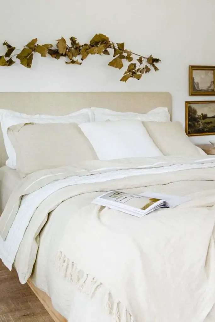 Minimalist Fall Bedroom Decor