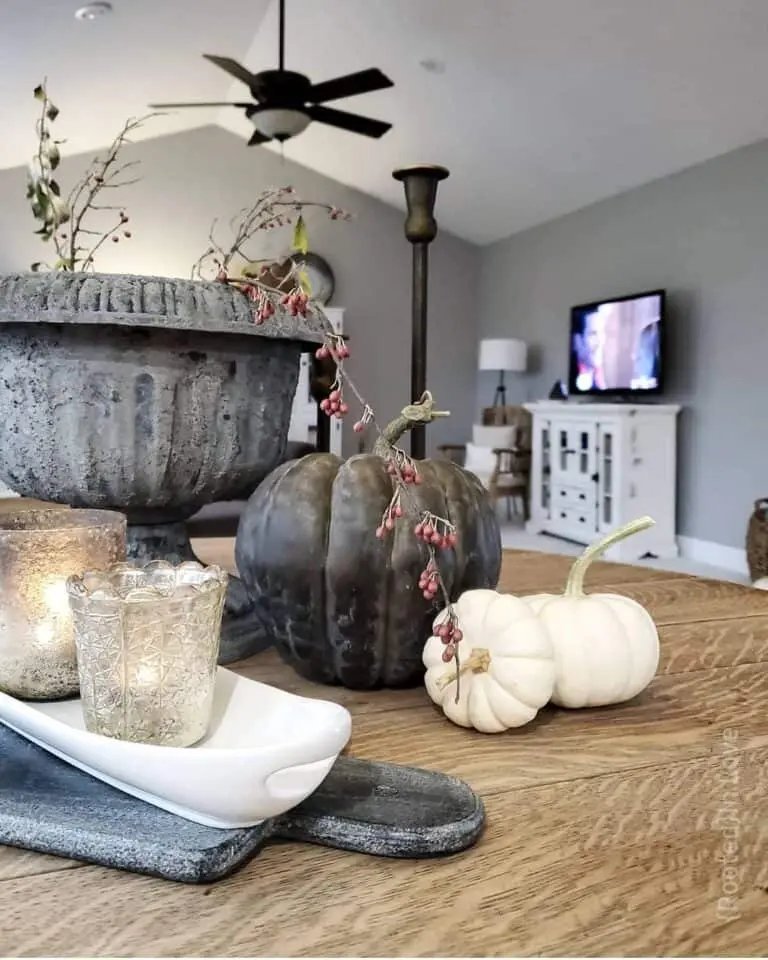 Old-fashioned Table Decoration