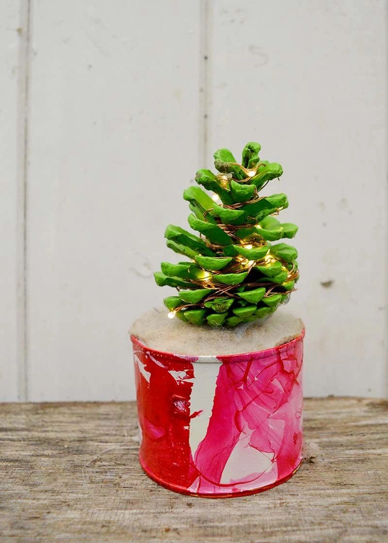 Pinecone Christmas Tree Lights