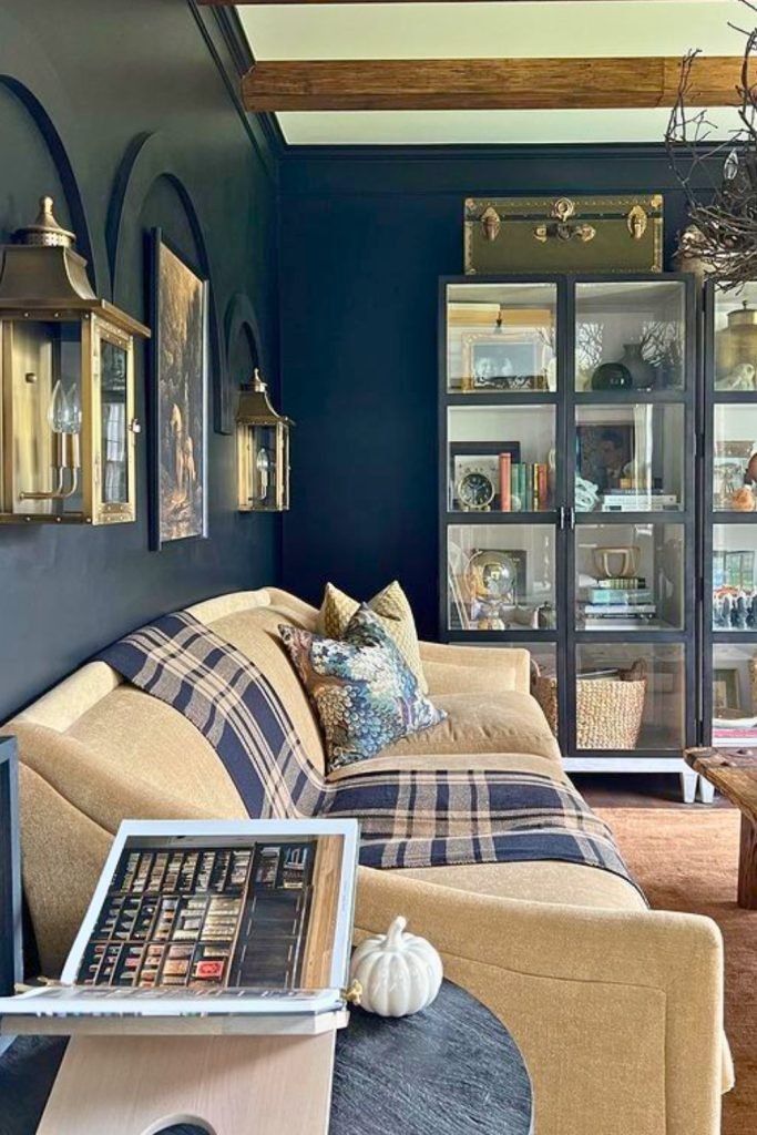 Plaid and Dark Decor Style