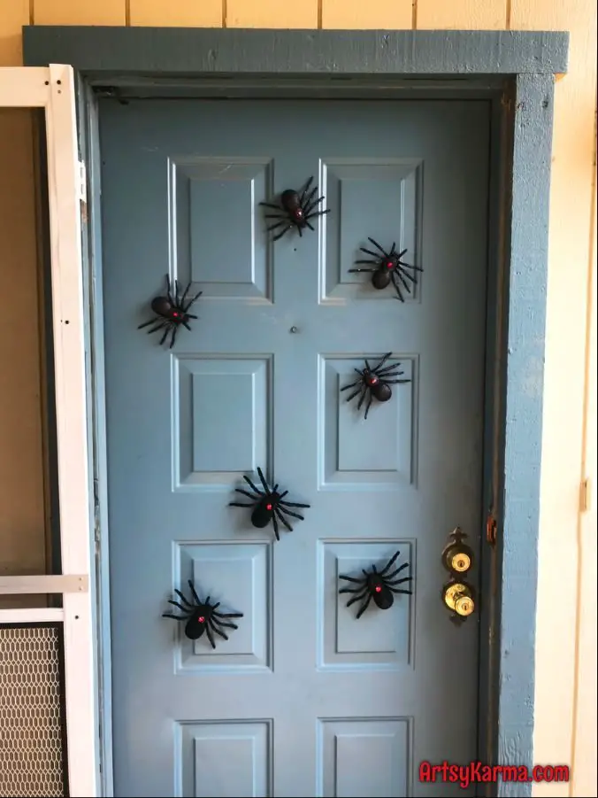 Realistic Spider Door Decor