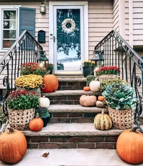 Seasonal Stair Decor