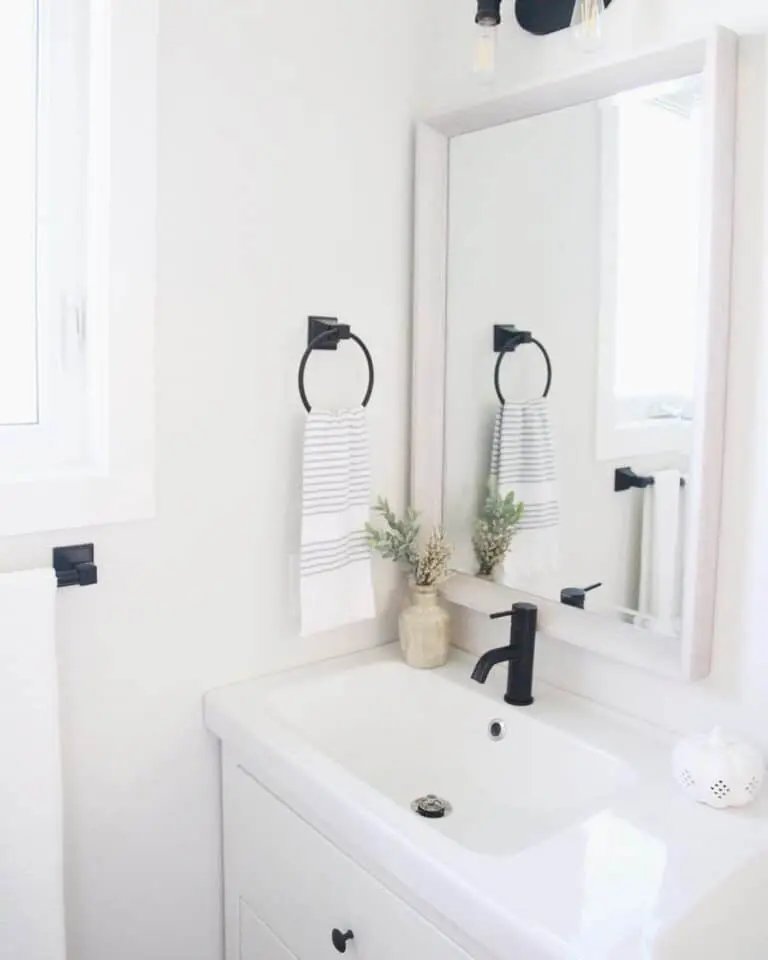 Simple Fall Bathroom Style