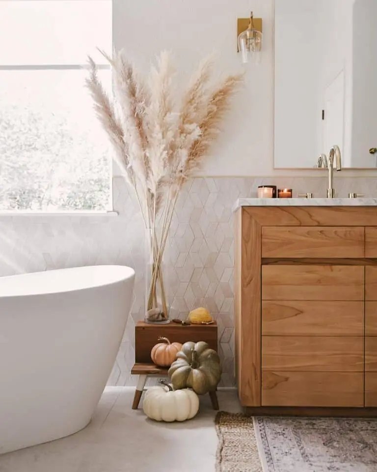Soft Fall Colors in Bathroom