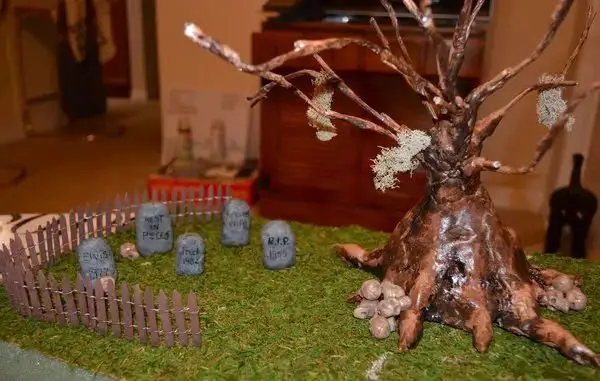 Spooky Graveyard Decor