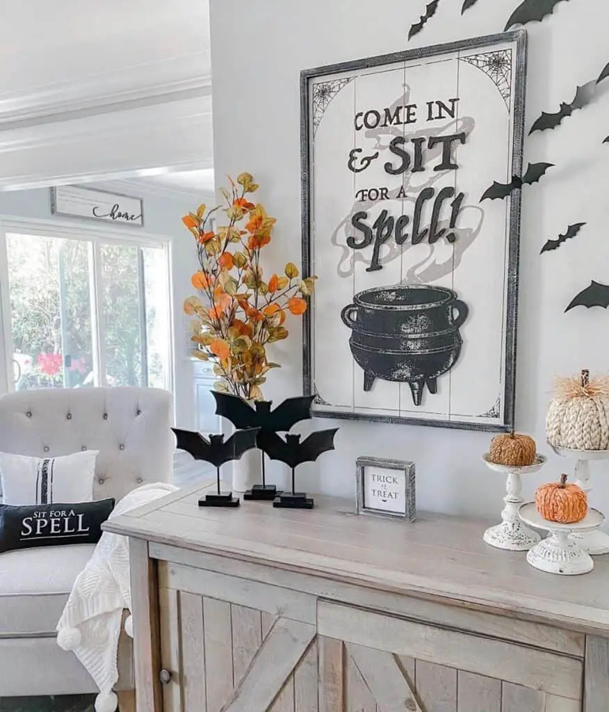 Black and White Decor Techniques