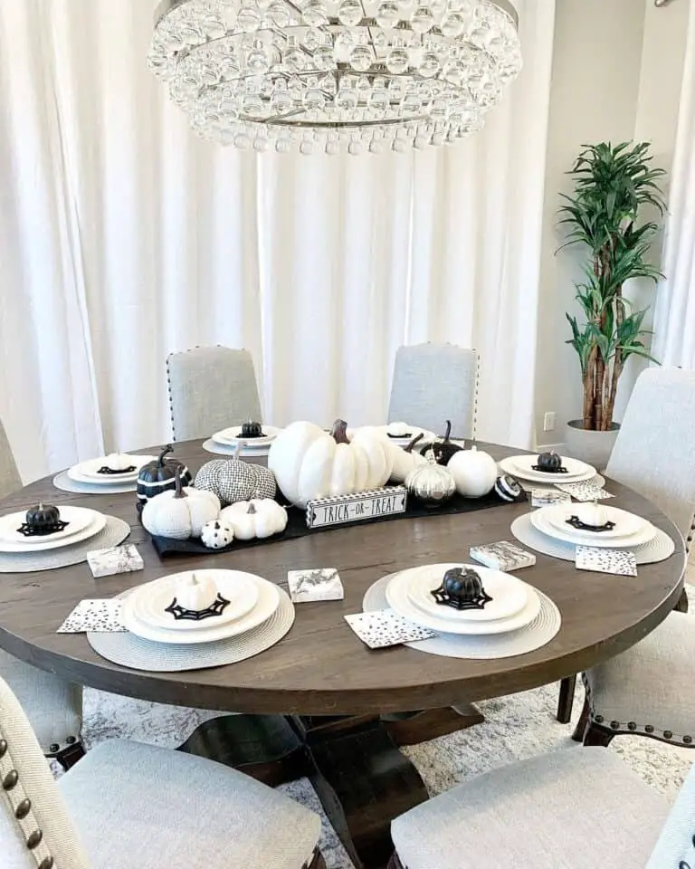 Black and White Dining Decor