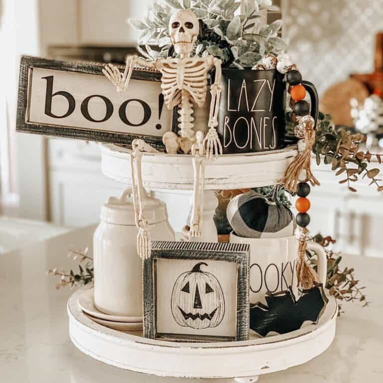 Black and White Table Decor
