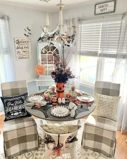 Chic Halloween Table Decor