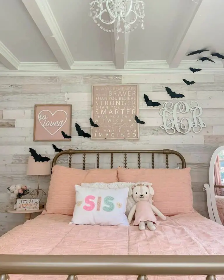 Halloween Decor in Girl’s Bedroom