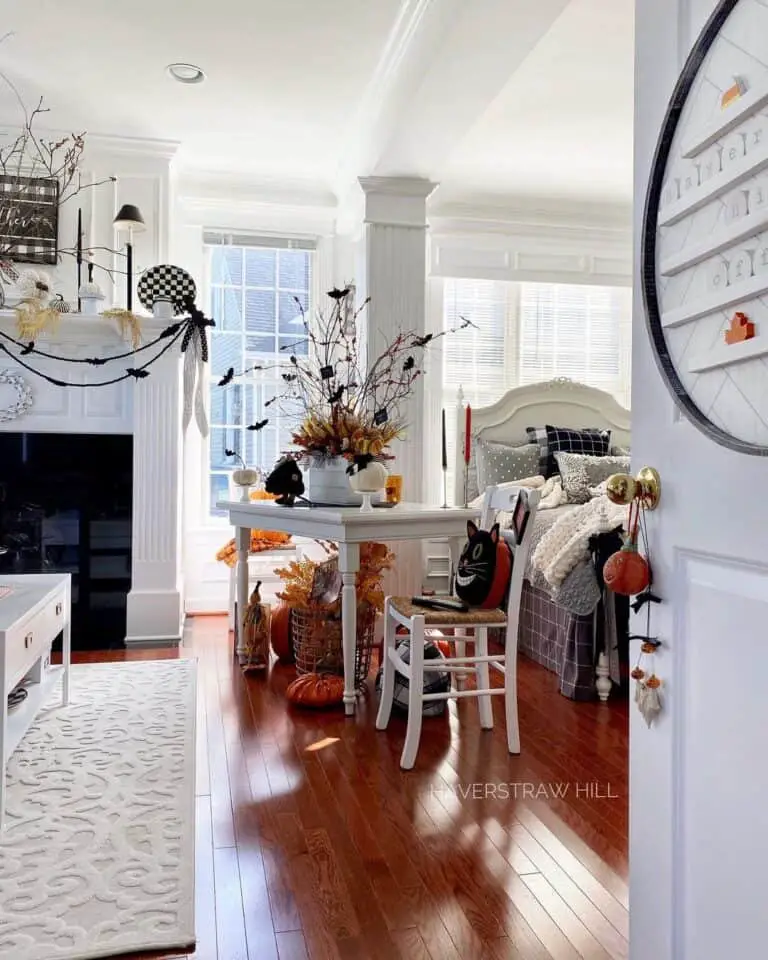 Halloween-Themed Bedroom Decor