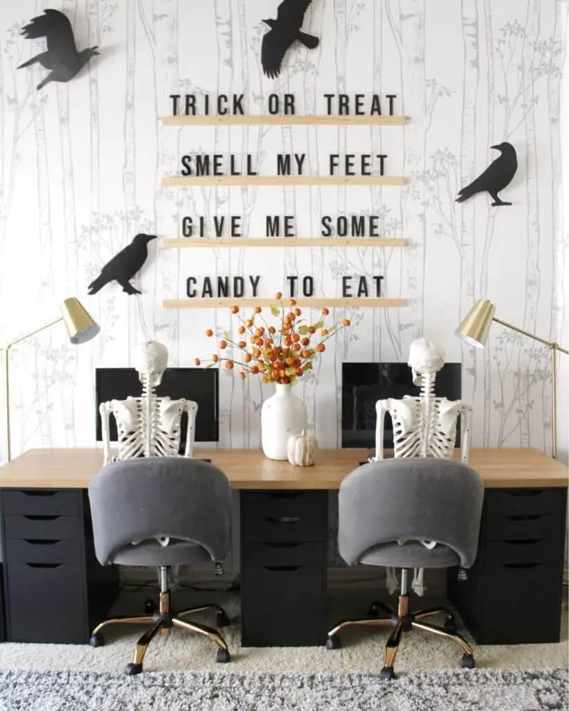 Letter Edge Decor