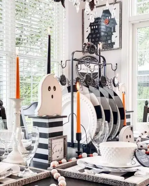 Monochromatic Halloween Centerpiece