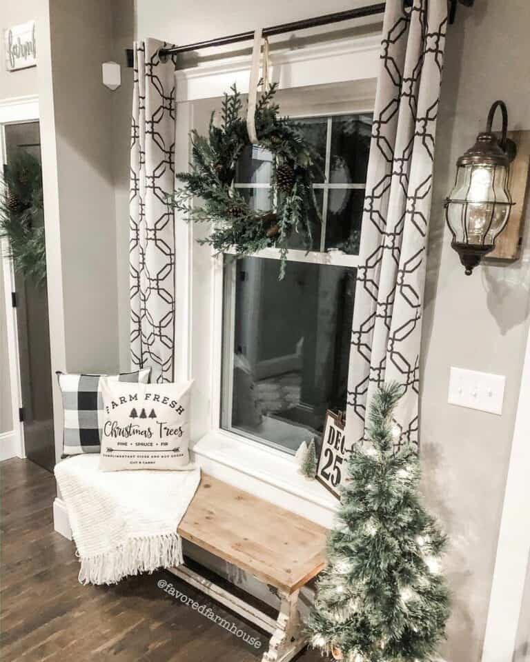 Neutral Christmas Entryway