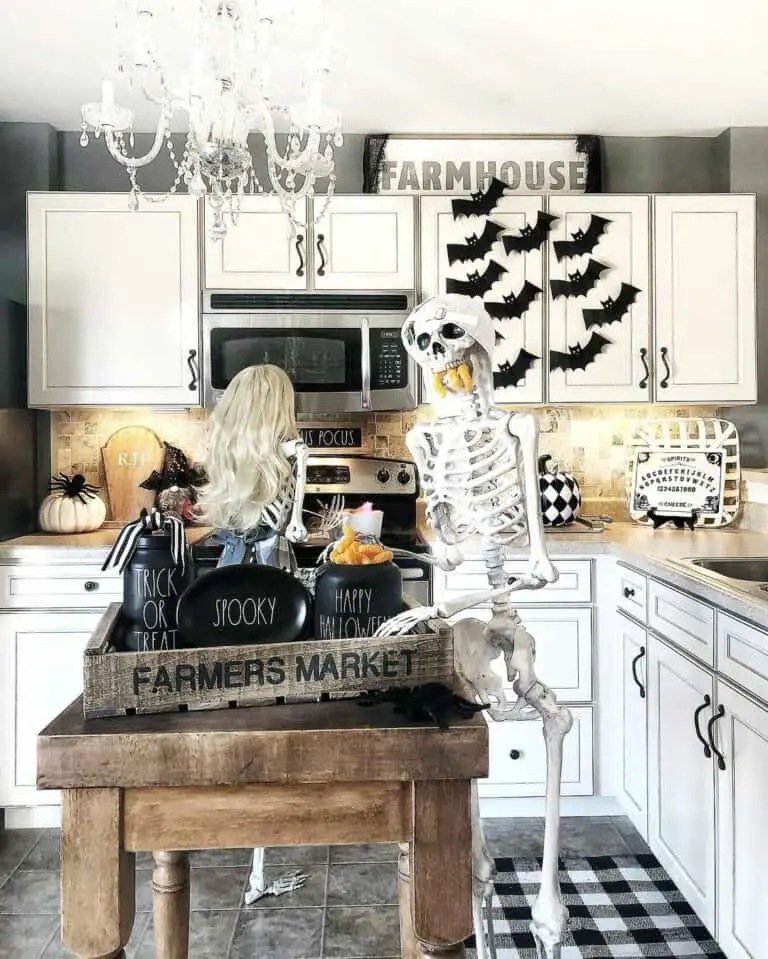 Skeleton Couple Display