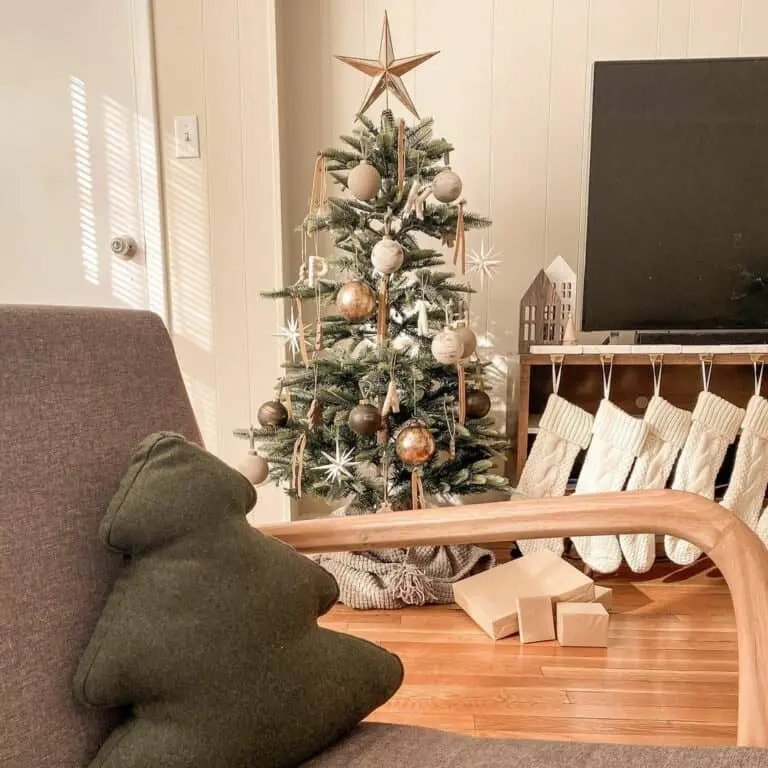 Small Neutral Tree
