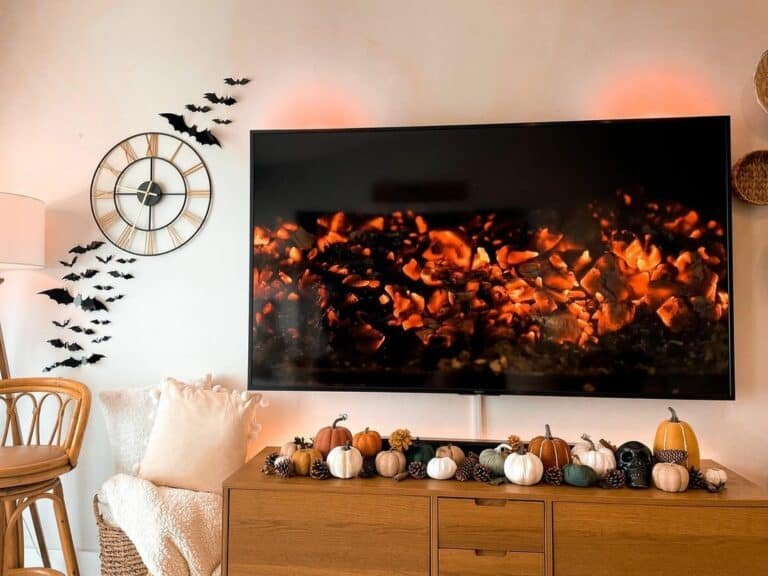 TV Screen Fall Display