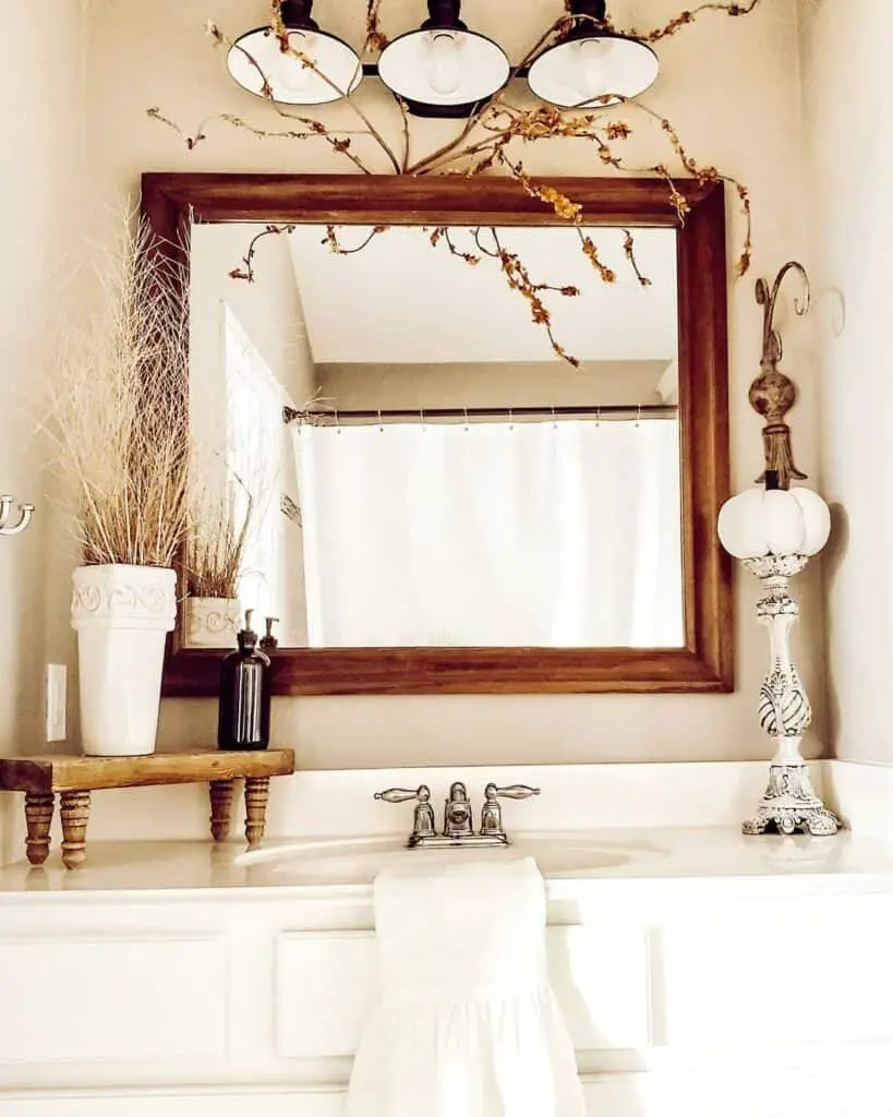 Vintage Halloween Bathroom Accents