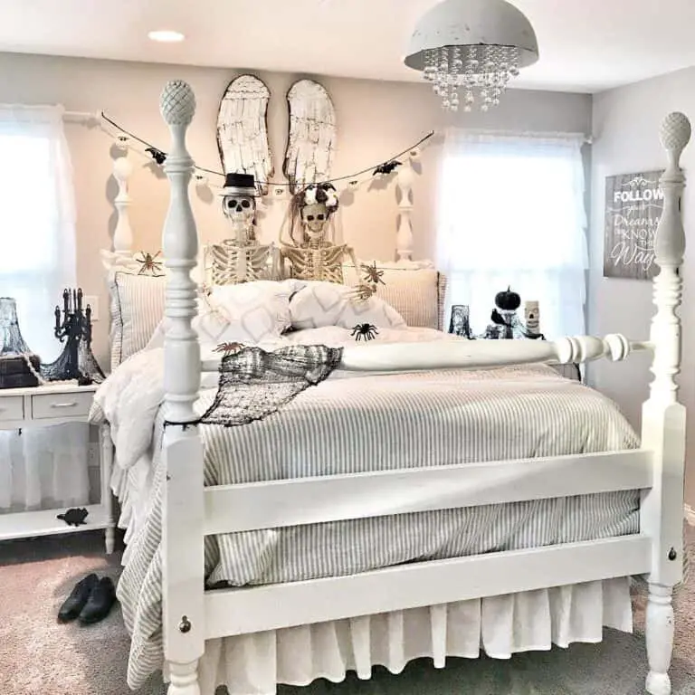 Vintage Halloween Bed Decor