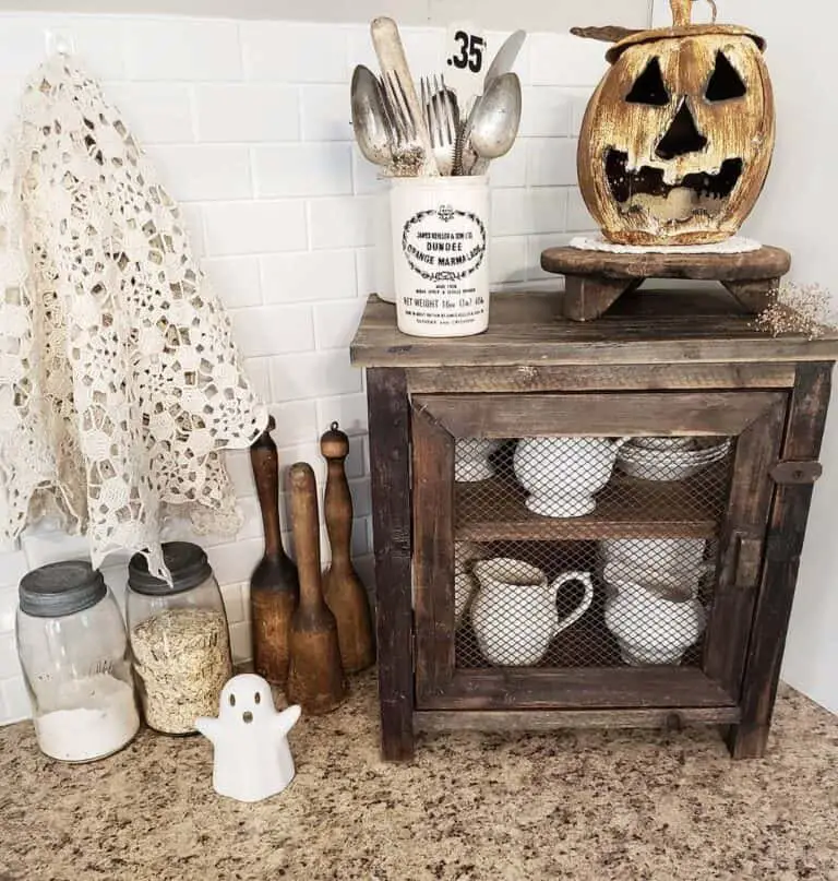 Vintage Halloween Kitchen Decor